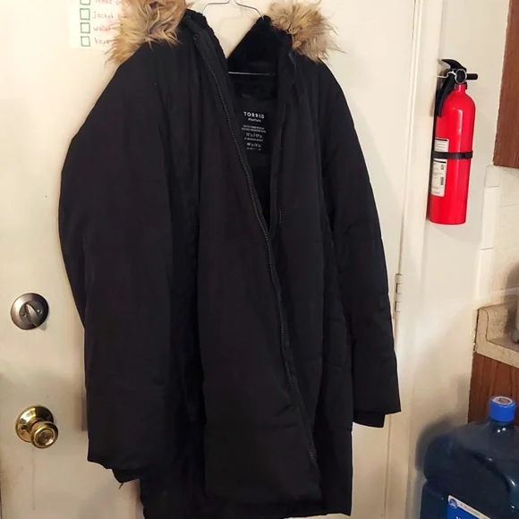 Torrid EUC size 3 Black Winter Coat with faux fur trim. Pristine. No matting. - Picture 2 of 6